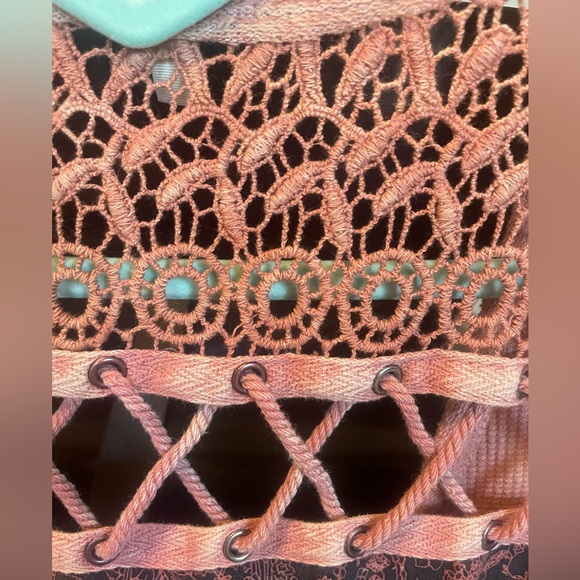 Gimmicks by BKE size L bo ho top - Picture 4 of 8